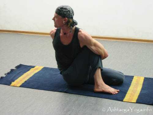 Marichyasana F - Ashtanga Vinyasa Yoga; Das Kratzen an den Grenzen des M�glichen. - Advanced B Series (Sthira Bhaga). 