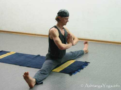 Samakonasana - Ashtanga Vinyasa Yoga; Das Kratzen an den Grenzen des M�glichen. - Advanced B Series (Sthira Bhaga). 