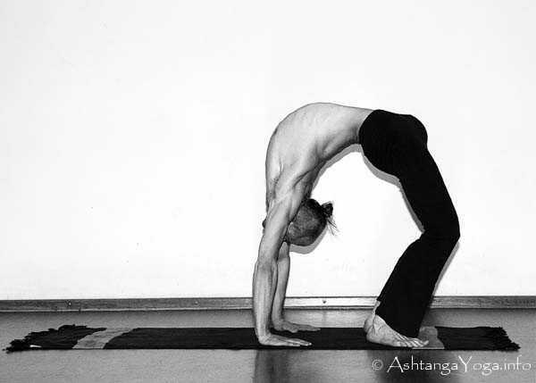 Urdhva Dhanurasana - Ashtanga Vinyasa Yoga; Das Kratzen an den Grenzen des M�glichen. - Advanced B Series (Sthira Bhaga). 