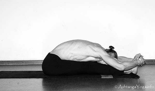 Paschimottanasana - Ashtanga Vinyasa Yoga; Das Kratzen an den Grenzen des M�glichen. - Advanced B Series (Sthira Bhaga). 