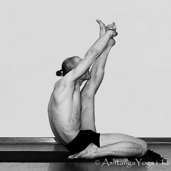 Krounchasana - Die Intermediate Series (Nadi Shodana / zweite Serie) bringt die Ashtanga Vinyasa Yoga Praxis von einer physischen auf eine energetische Ebene.