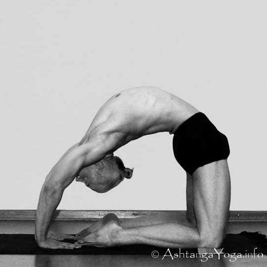 Kapotasana B - Die Intermediate Series (Nadi Shodana / zweite Serie) bringt die Ashtanga Vinyasa Yoga Praxis von einer physischen auf eine energetische Ebene.