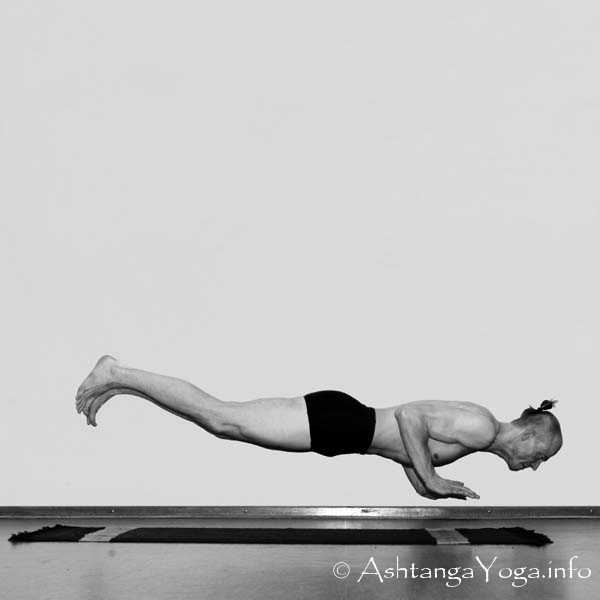 Nakrasana - Die Intermediate Series (Nadi Shodana / zweite Serie) bringt die Ashtanga Vinyasa Yoga Praxis von einer physischen auf eine energetische Ebene.