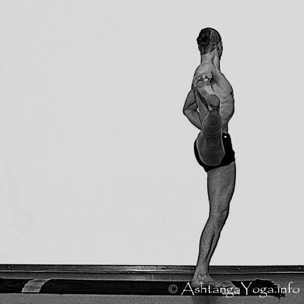 Utthita Parsvasahita - Primary Series (=Yoga Chikitsa / erste Serie) wird oft als die schwerste aller Ashtanga Vinyasa Yoga Serien bezeichnet, denn sie ist die Serie, die Du zuerst lernst - und aller Anfang ist schwer.