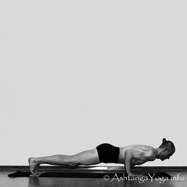 Chaturanga Dandasana - Surya Namaskara B ist einer der sch�nsten Teile des Ashtanga Vinyasa Yoga.