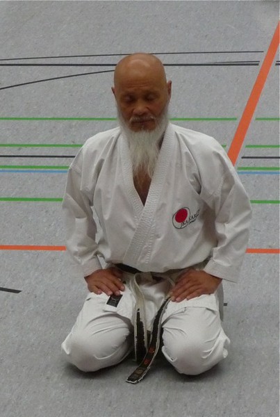 Sensei Hideo Ochi in der Meditation