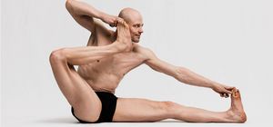 Ākarṇa Dhanurāsana A