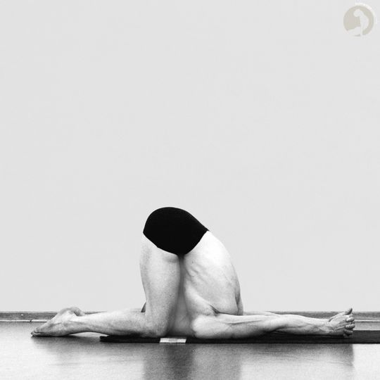 Karna-Pidasana